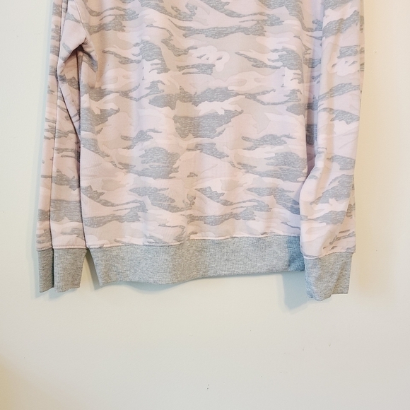 Splendid | Women's Pink Camo Print Crewneck Sweatshirt (Size Large) - Picture 10 of 11
